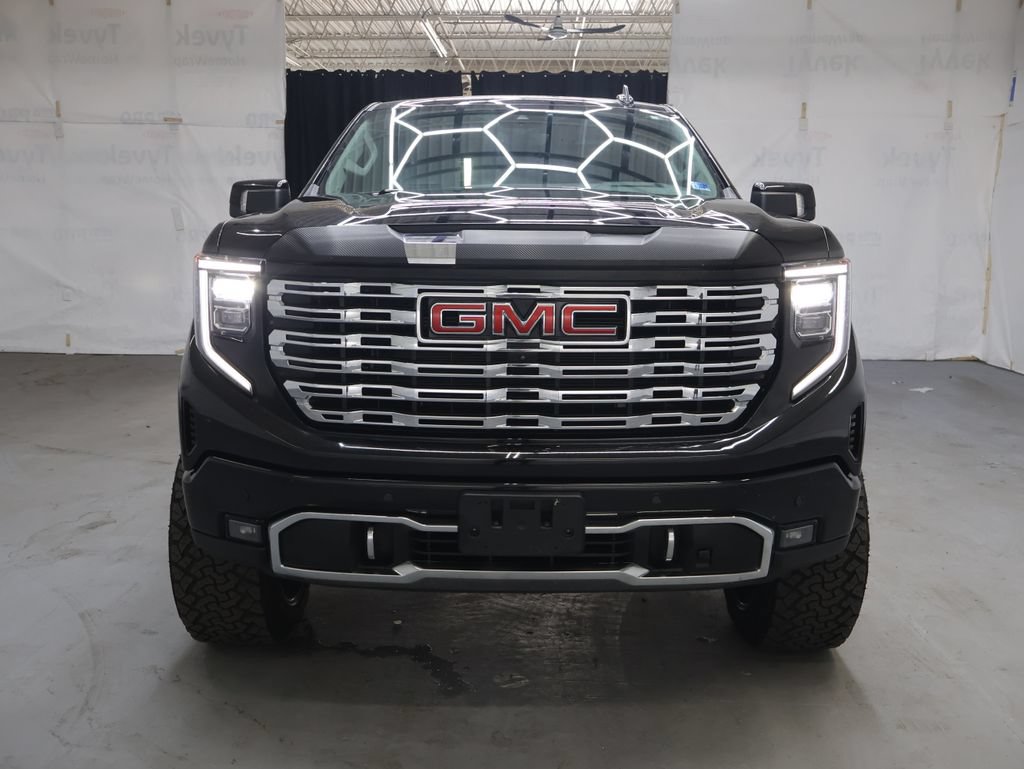 Used 2024 GMC Sierra 1500 Denali w/ Denali Reserve Package AWD/4WD image 2