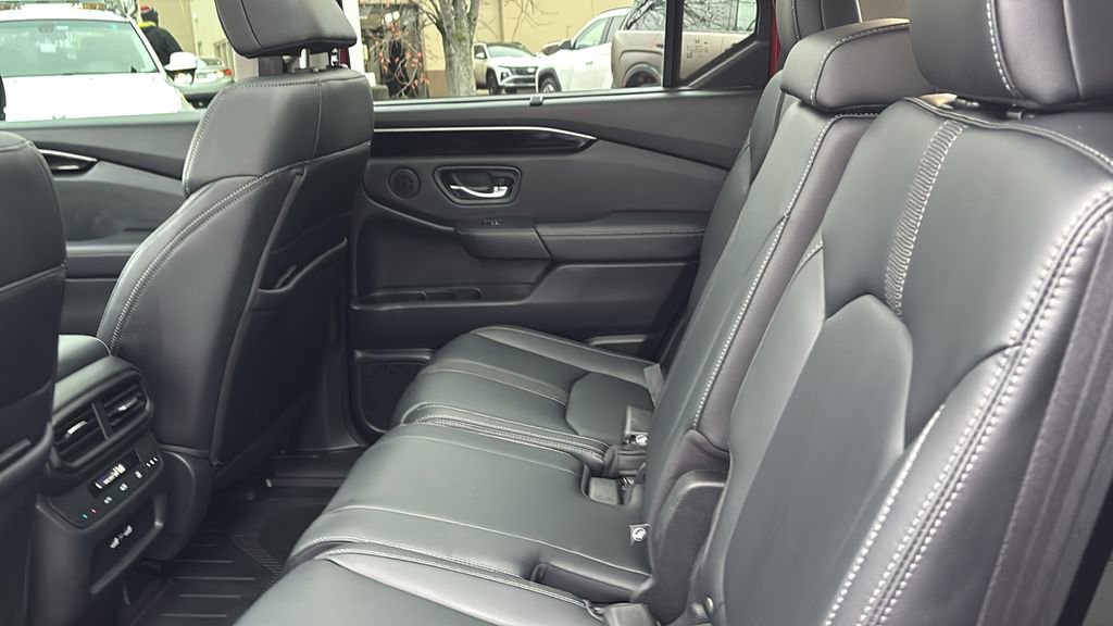 Certified 2023 Honda Pilot Touring image 29