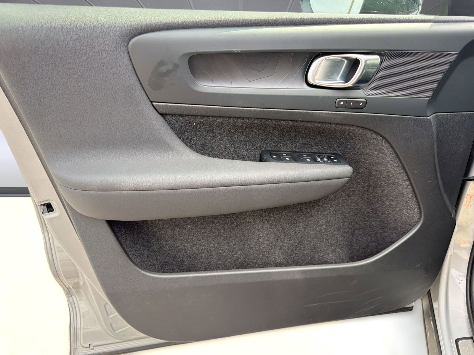 Certified 2024 Volvo XC40 Recharge Plus w/ Protection Package Premier RWD image 22