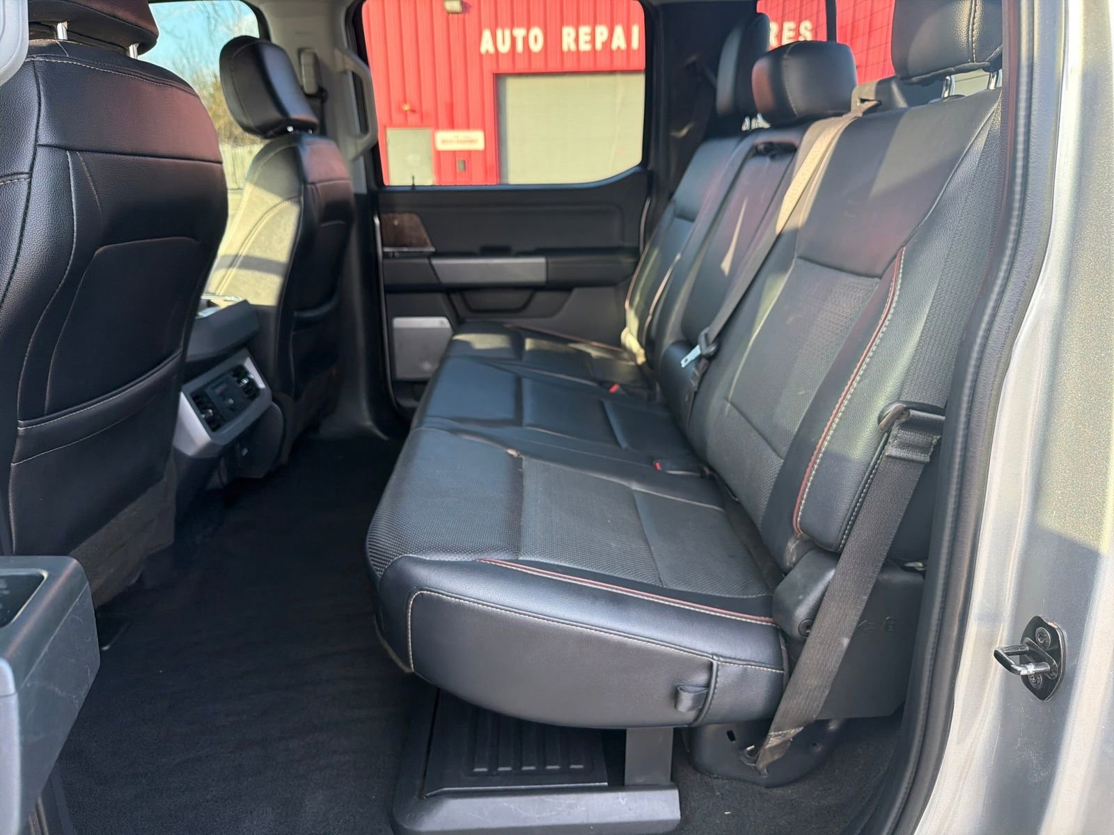 Used 2023 Ford F350 Lariat w/ FX4 Off-Road Package image 30