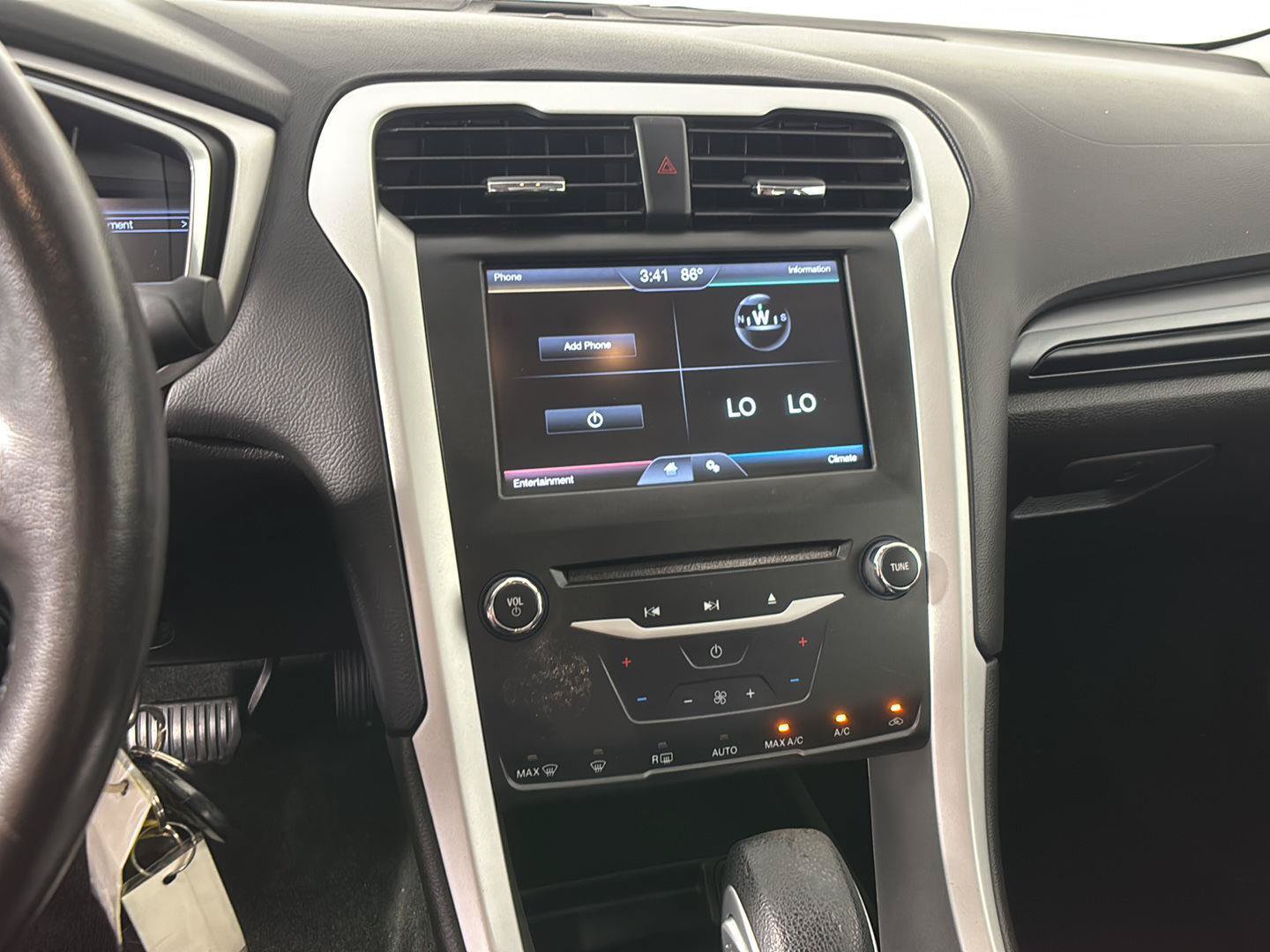 Used 2015 Ford Fusion SE FWD image 33