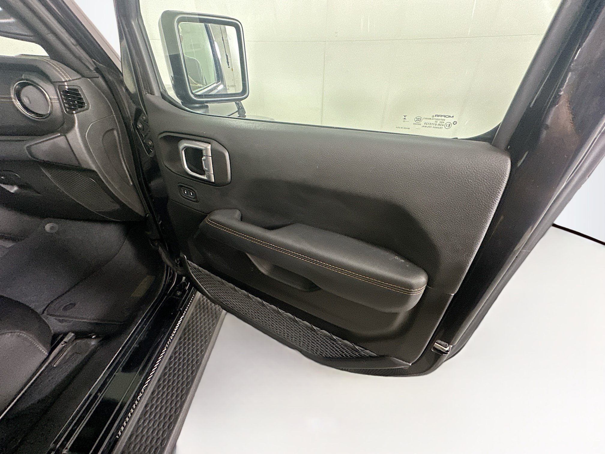 Used 2023 Jeep Wrangler Unlimited Sahara AWD/4WD image 31