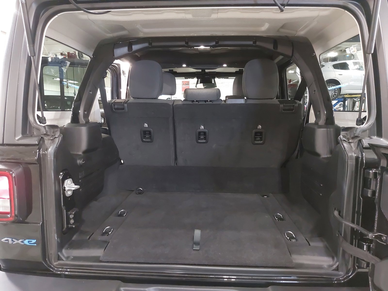 Used 2025 Jeep Wrangler Willys image 13