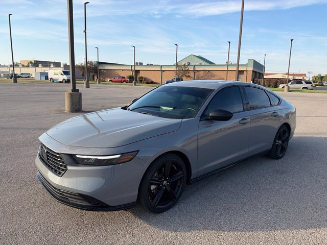 Used 2025 Honda Accord Sport image 2