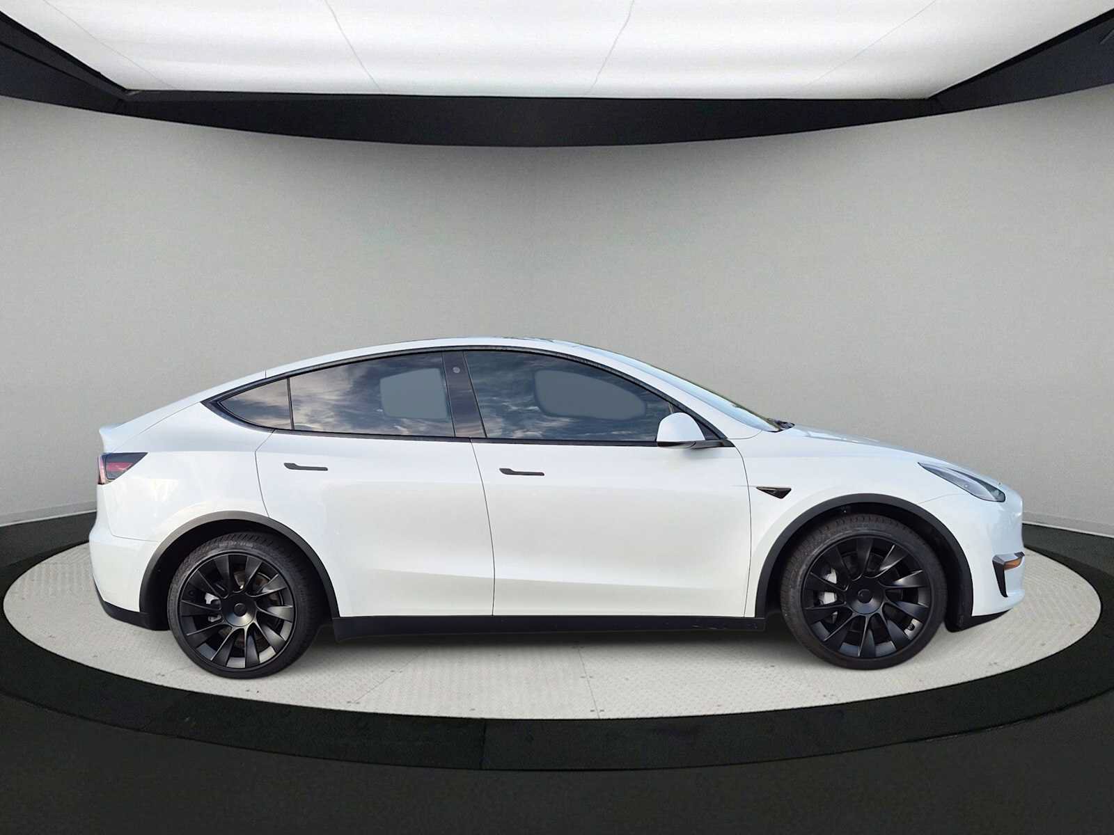 Used 2021 Tesla Model Y Long Range AWD/4WD image 9