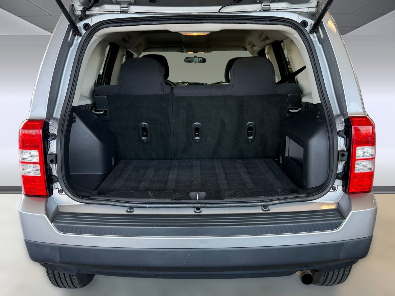 Used 2015 Jeep Patriot Sport w/ Power Value Group FWD image 28