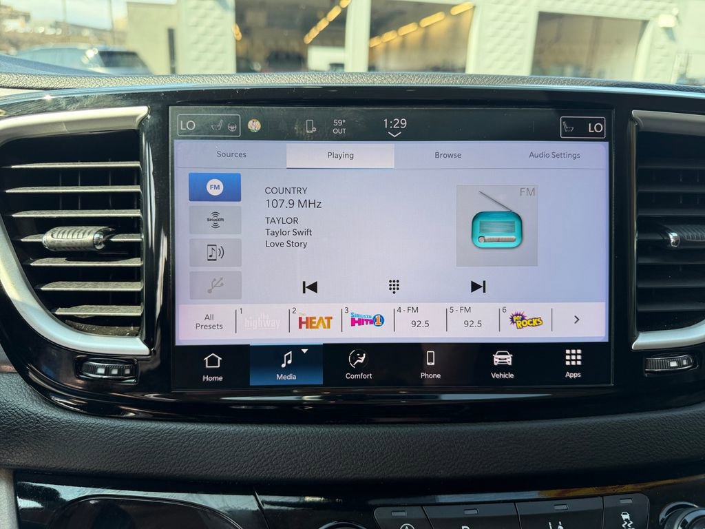 Certified 2024 Chrysler Pacifica Touring-L image 19