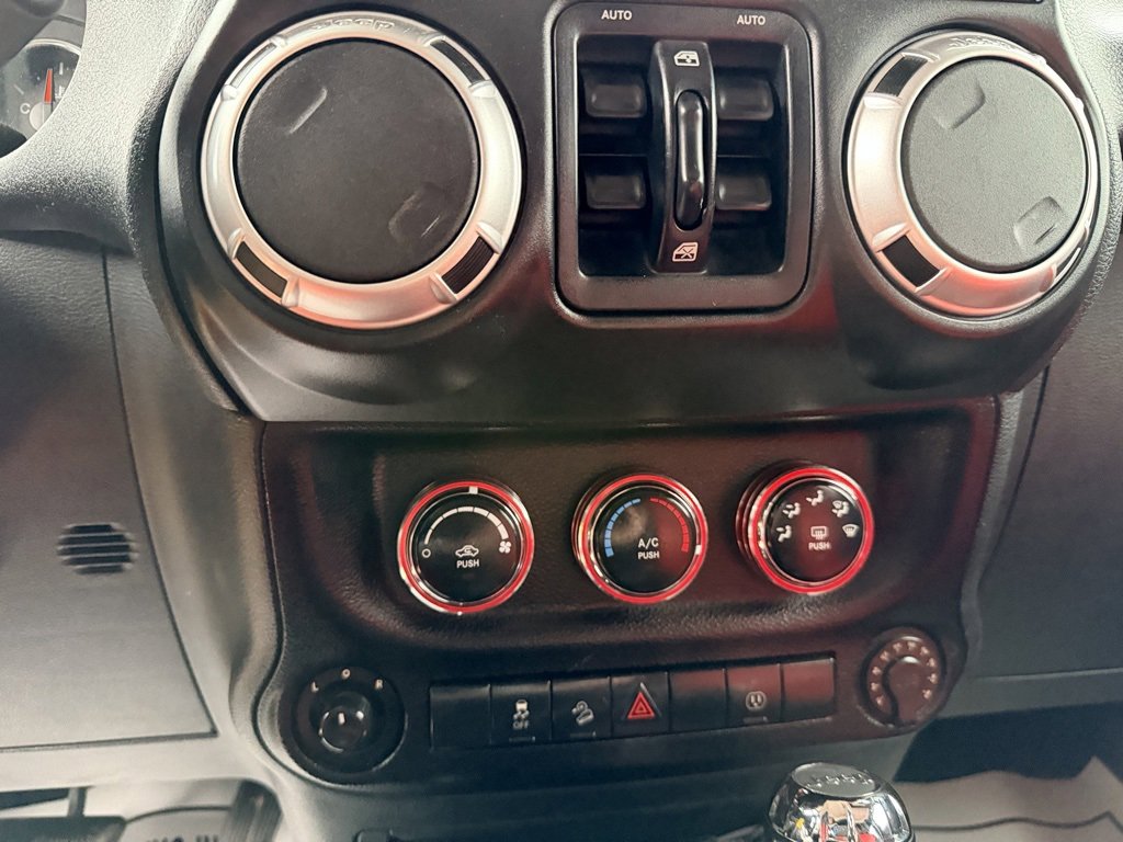 Used 2013 Jeep Wrangler Unlimited Sahara image 22