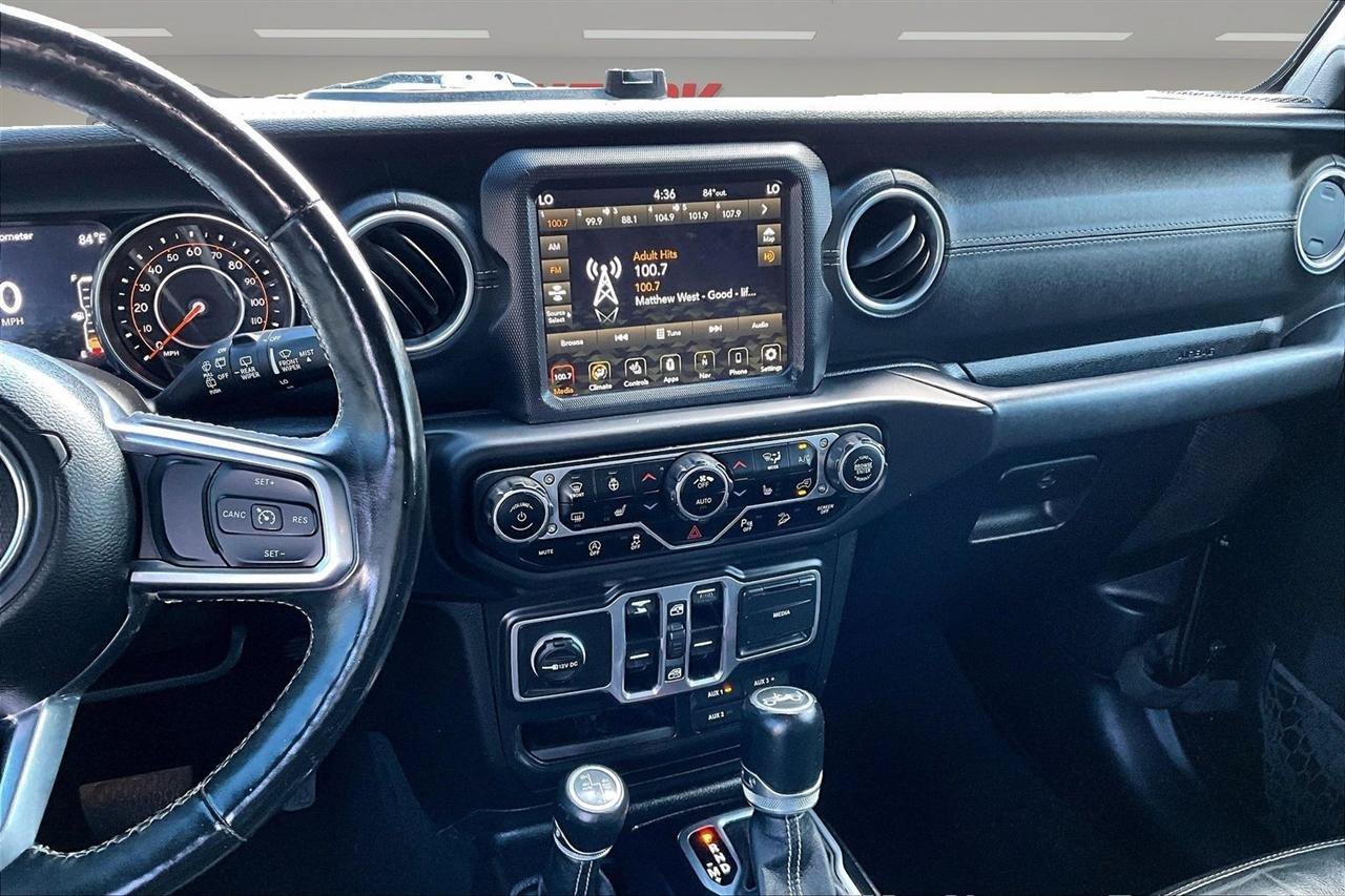 Used 2018 Jeep Wrangler Unlimited Sahara AWD/4WD image 9