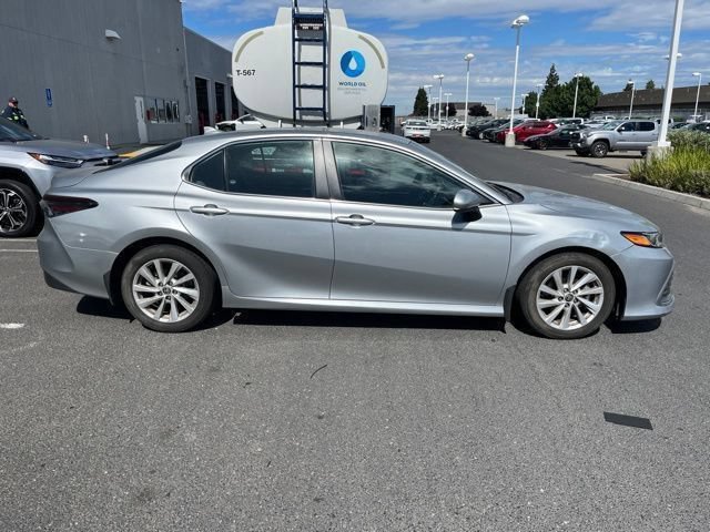 Used 2022 Toyota Camry LE w/ Carpet Mat Package (TMS) FWD image 4