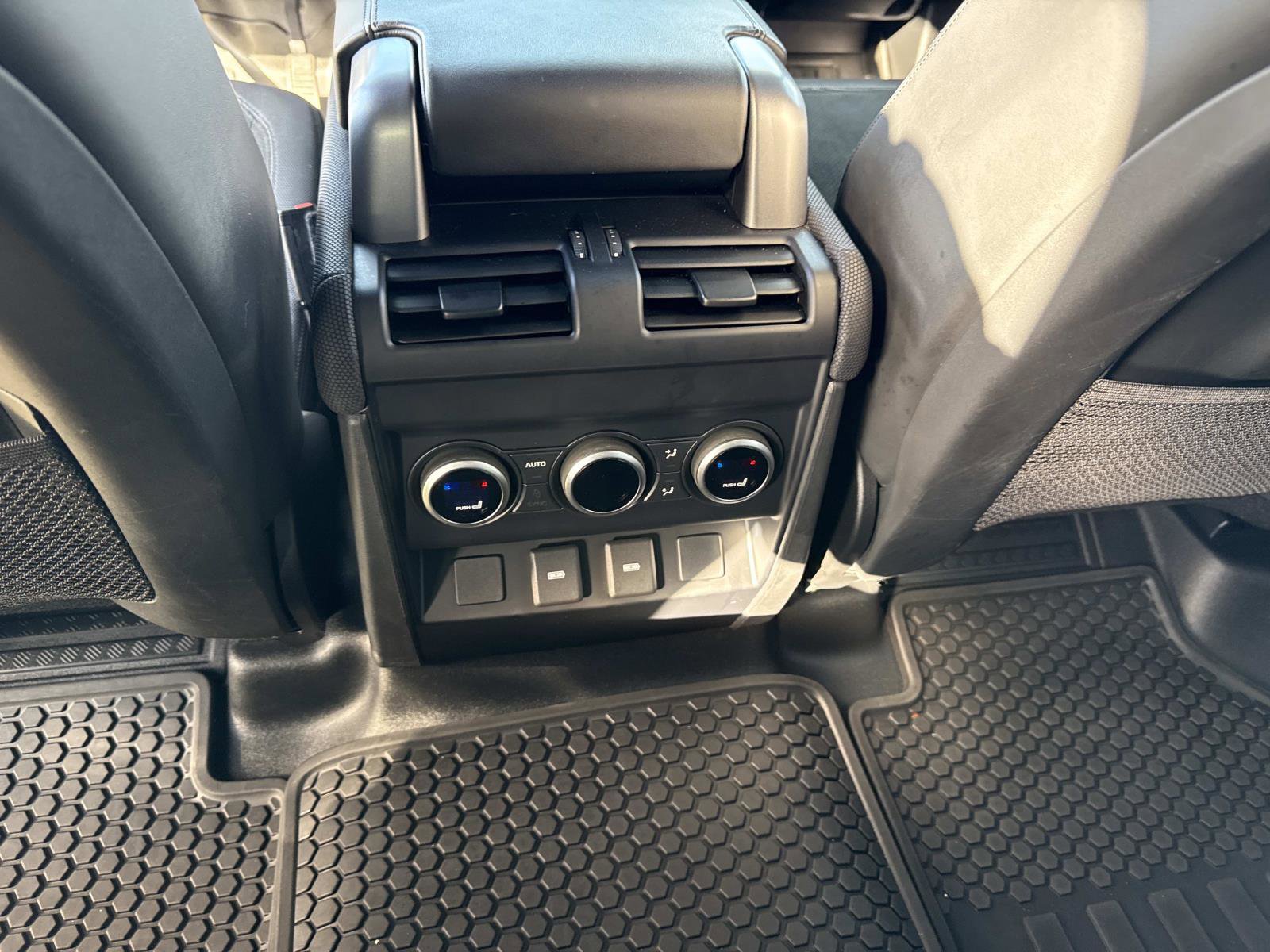 Used 2023 Land Rover Defender 110 V8 image 15