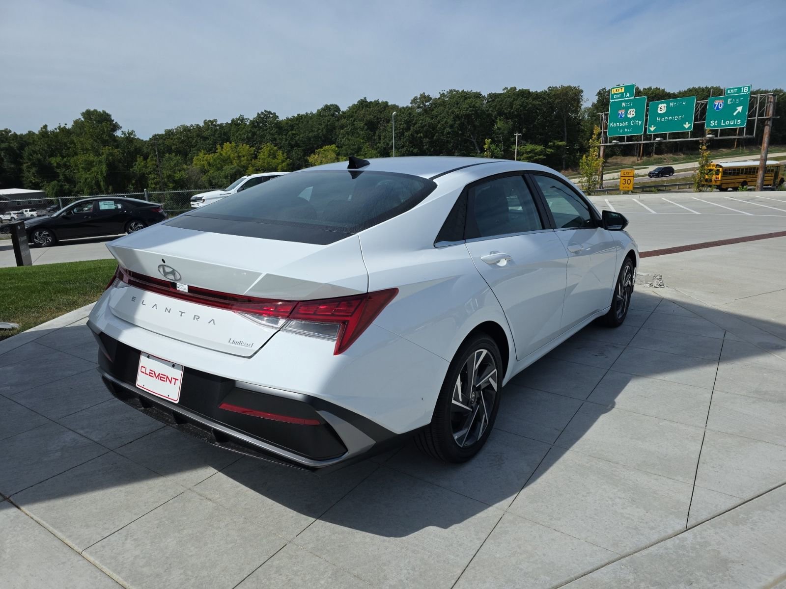 New 2025 Hyundai Elantra Limited image 6