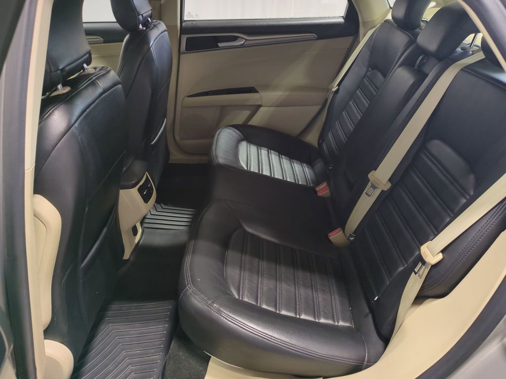 Used 2015 Ford Fusion SE image 22