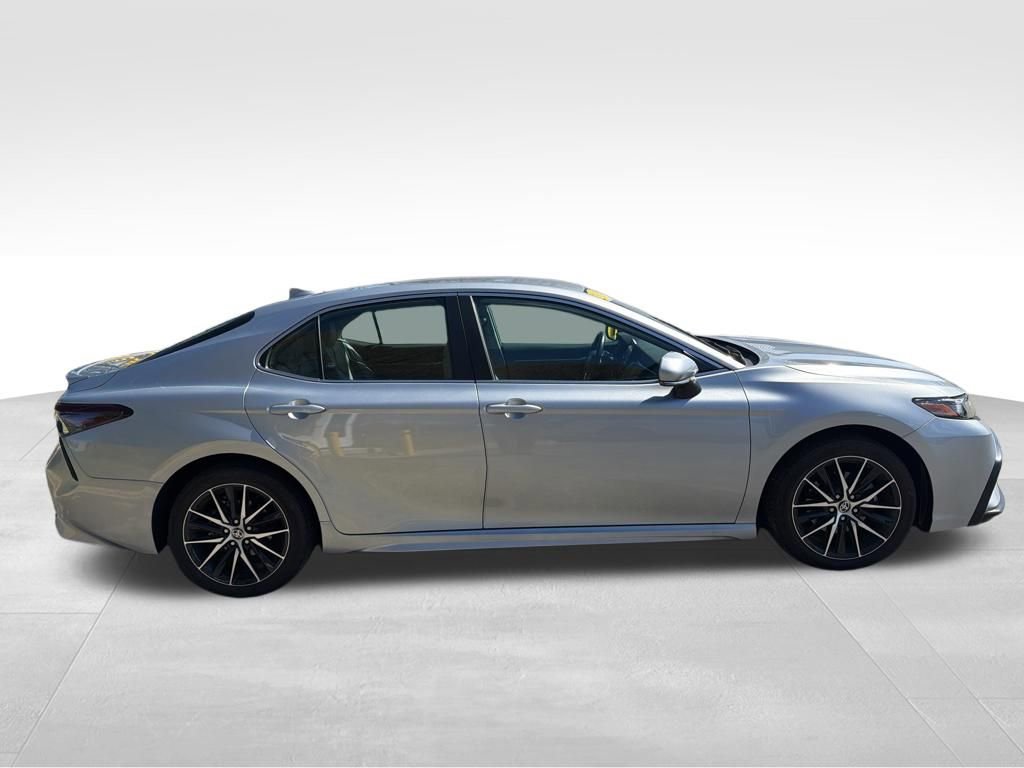 Used 2024 Toyota Camry SE image 5