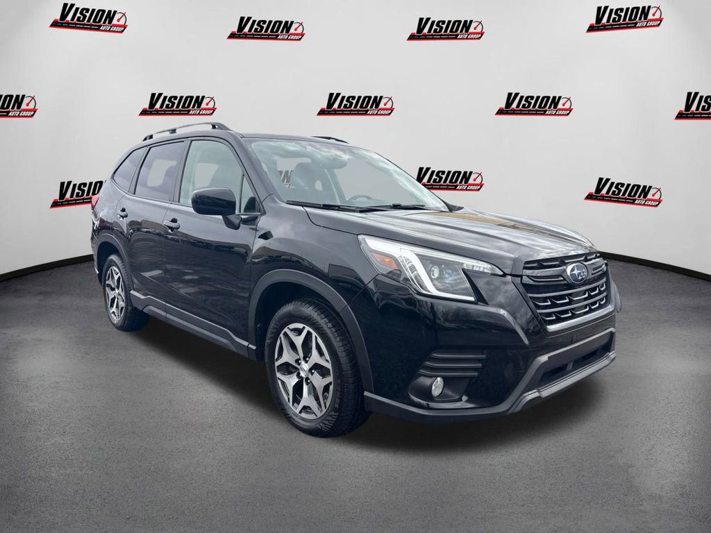 Used 2023 Subaru Forester Premium image 3