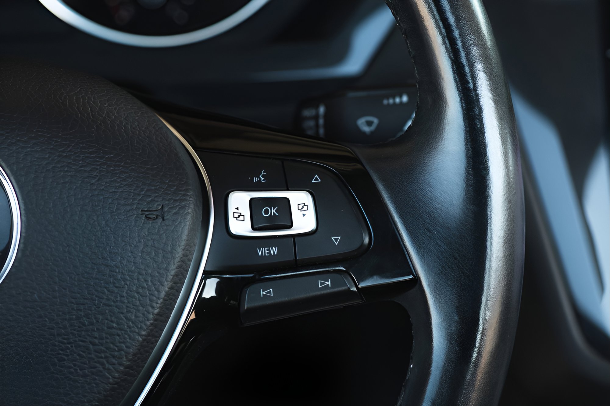 Used 2019 Volkswagen Tiguan SE w/ Panoramic Sunroof Package FWD image 22