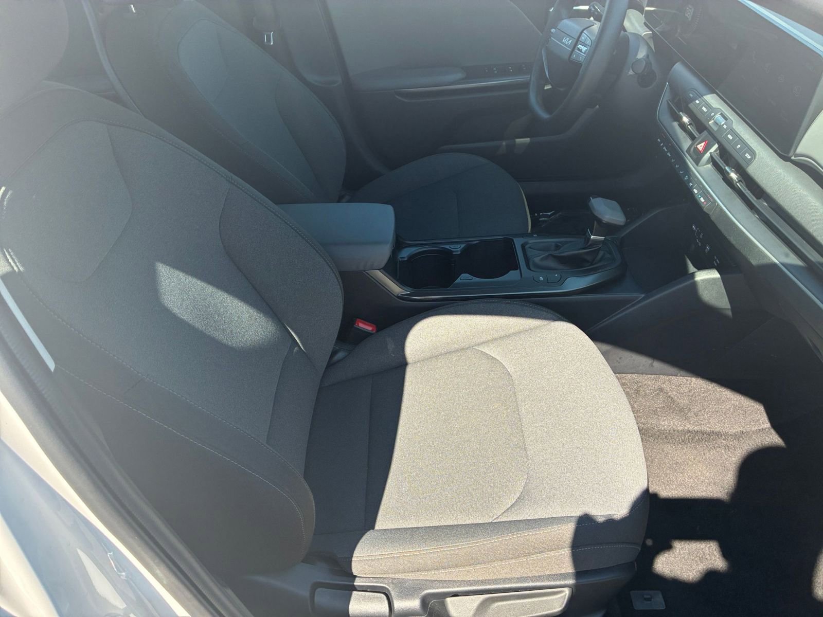 Used 2025 Kia K4 FWD image 35
