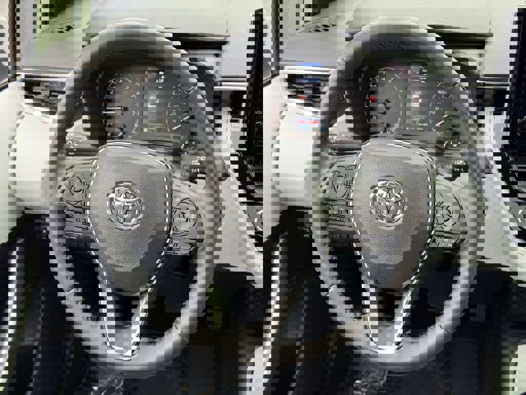 Used 2023 Toyota Corolla SE w/ SE Premium Package image 19