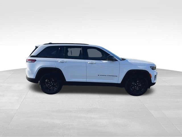 Used 2025 Jeep Grand Cherokee Altitude image 13