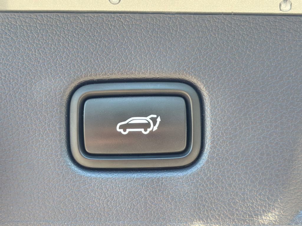 Used 2022 Hyundai Palisade SEL w/ 8P Bench Seat Package FWD image 36