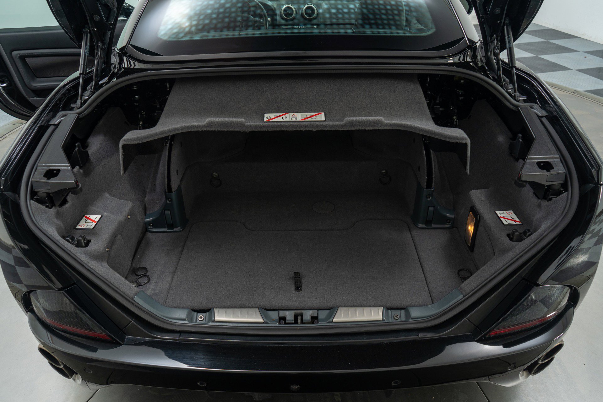 Used 2011 Ferrari California image 19