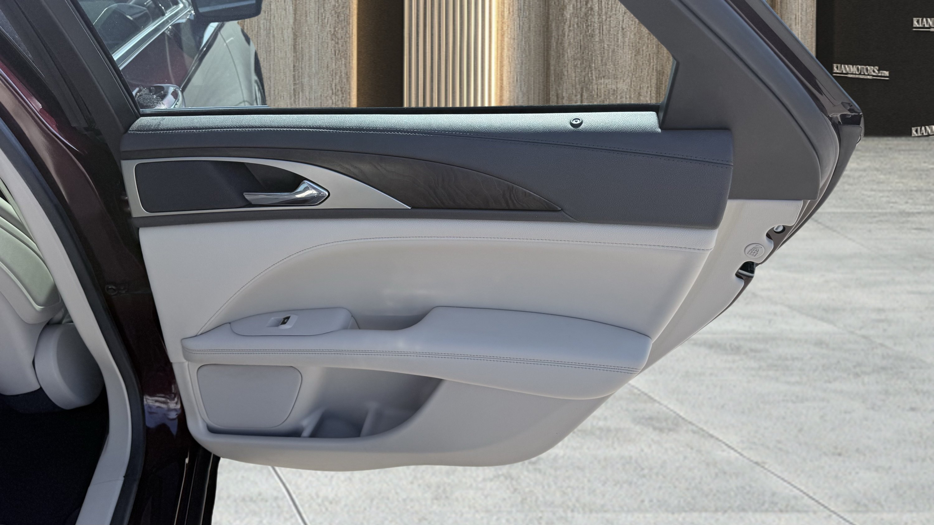 Used 2017 Lincoln MKZ Reserve FWD image 27