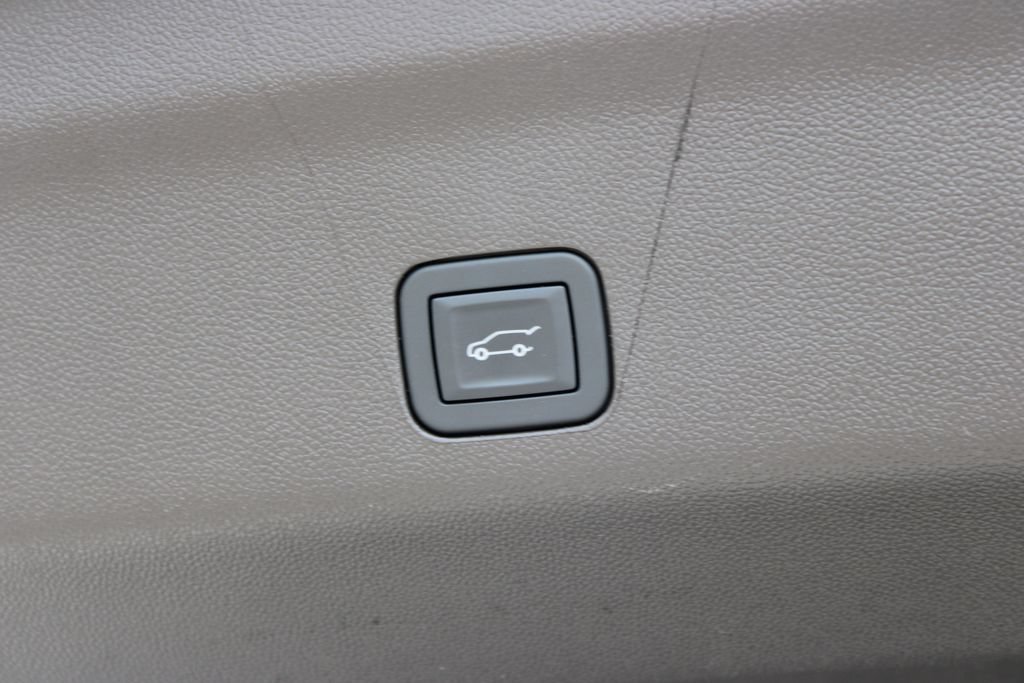 Used 2022 Chevrolet Tahoe LT w/ Luxury Package RWD image 19