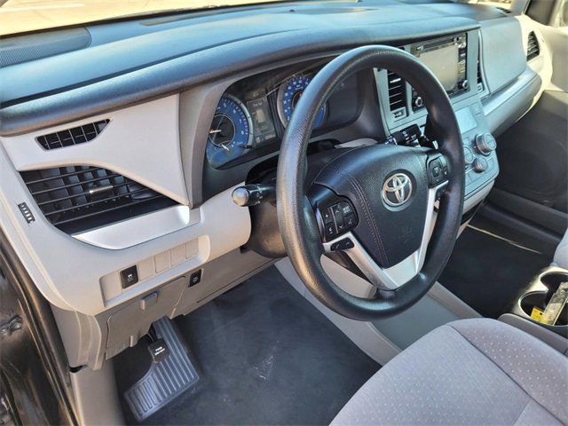 Used 2020 Toyota Sienna LE w/ LE Preferred Package image 16