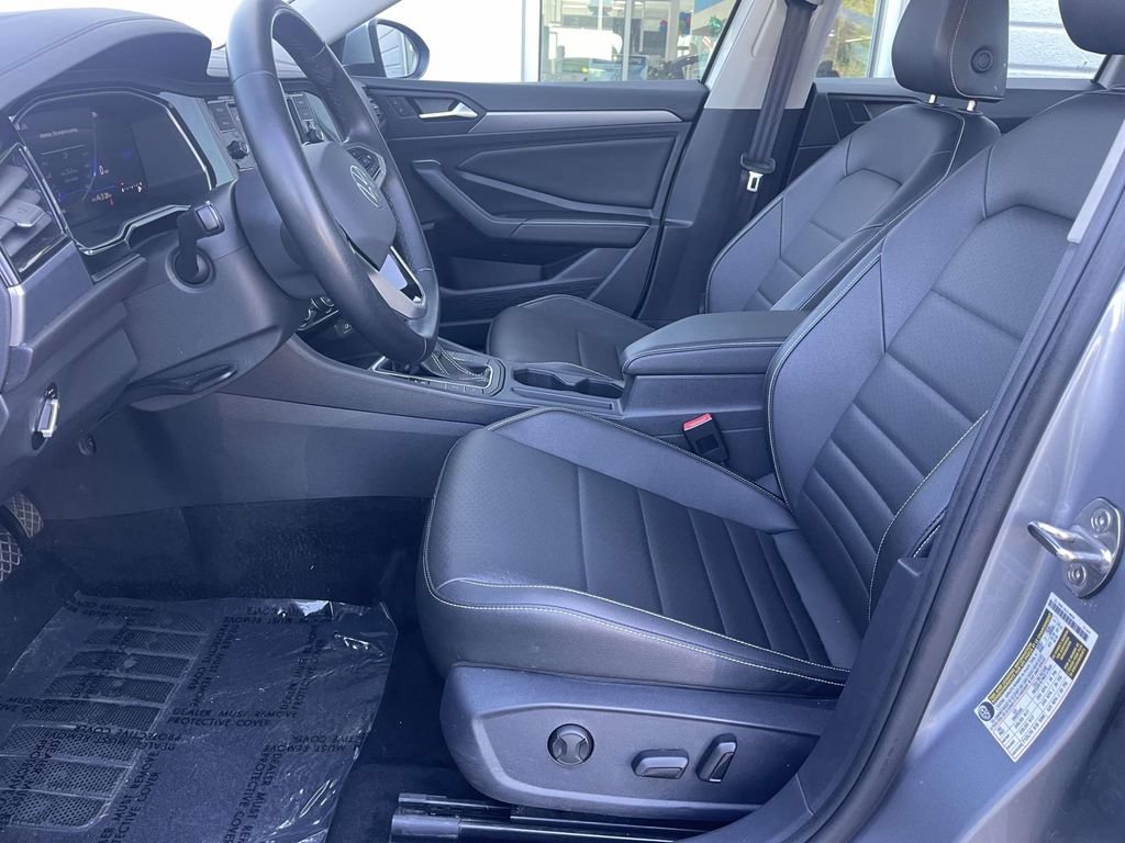 Used 2024 Volkswagen Jetta SE FWD image 17