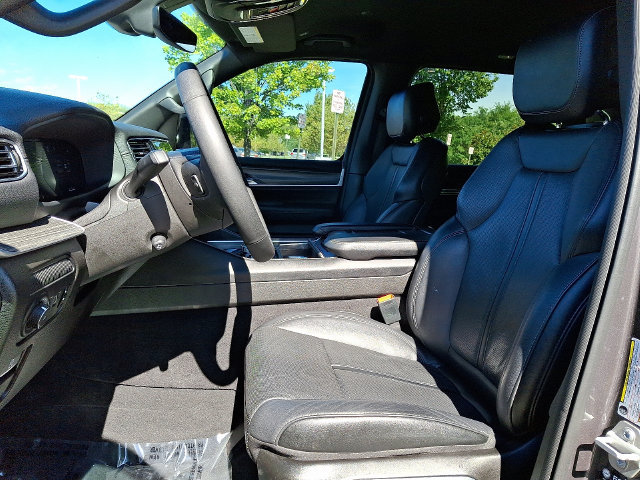 Used 2024 Jeep Wagoneer Series III AWD/4WD image 14