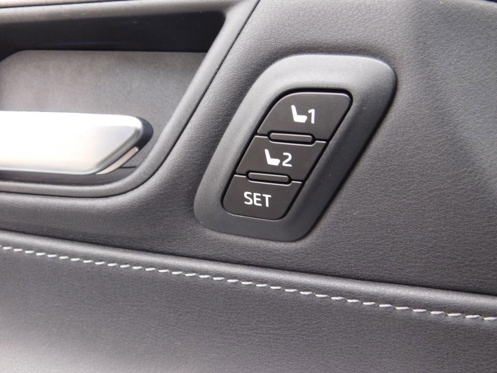 Used 2021 Toyota Venza XLE w/ Softex Package image 26