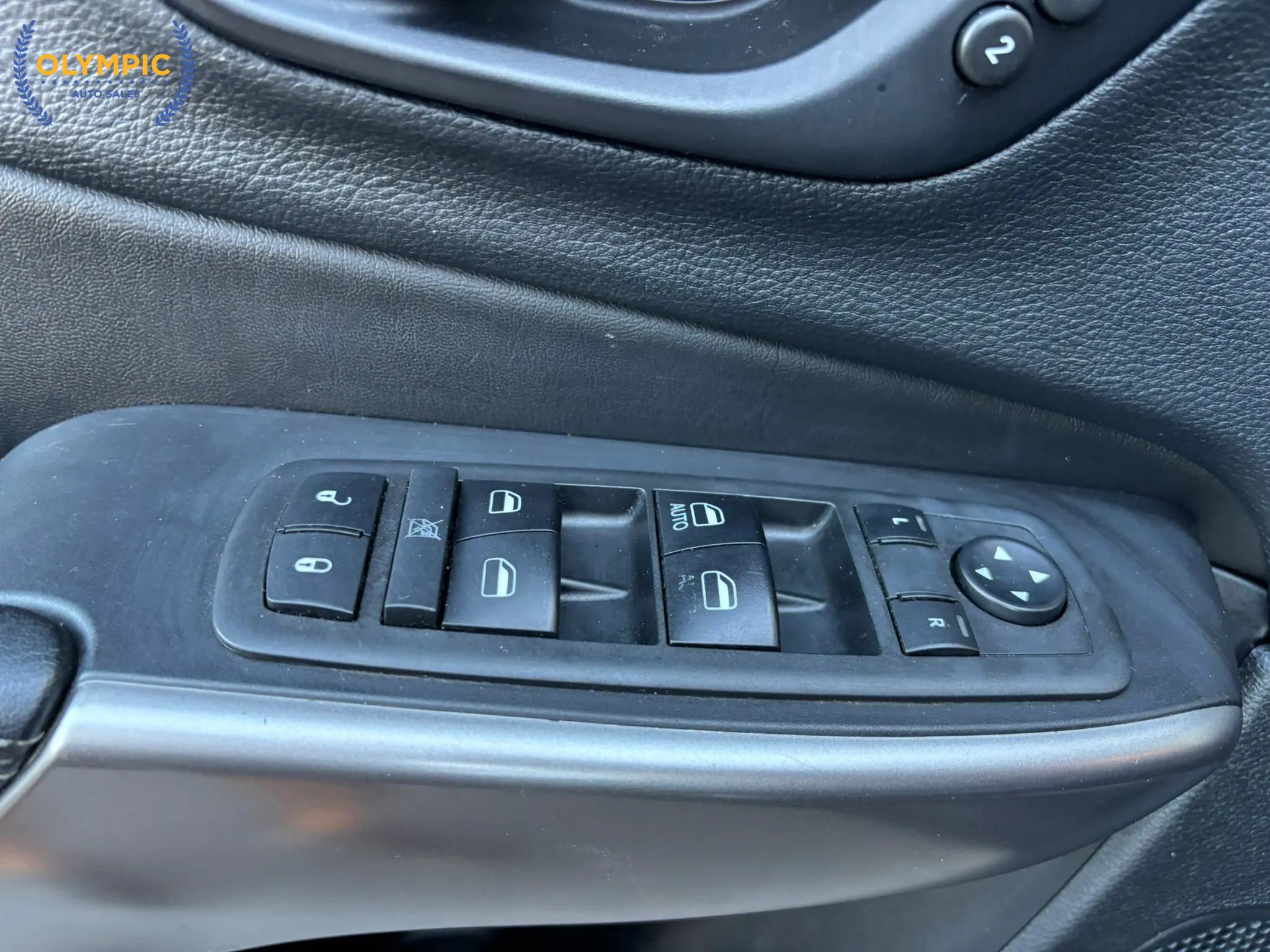 Used 2019 Jeep Cherokee Limited image 32