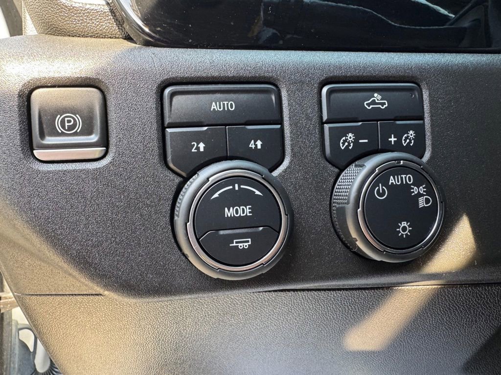 Used 2023 Chevrolet Silverado 1500 LT AWD/4WD image 14