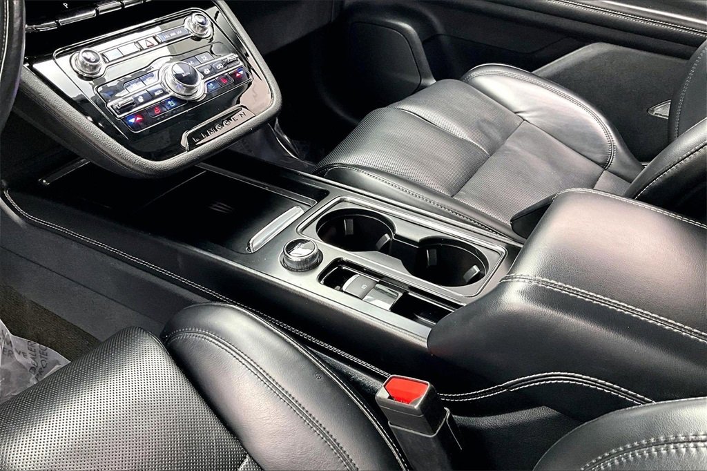 Used 2020 Lincoln Corsair Reserve w/ Equipment Group 202A image 15