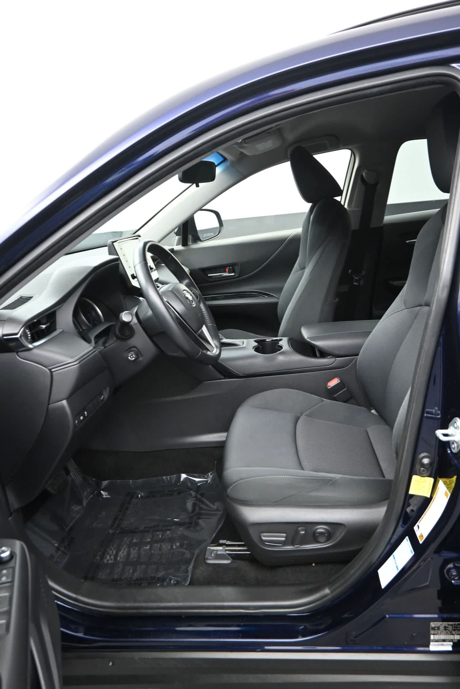 Used 2021 Toyota Venza LE AWD/4WD image 12