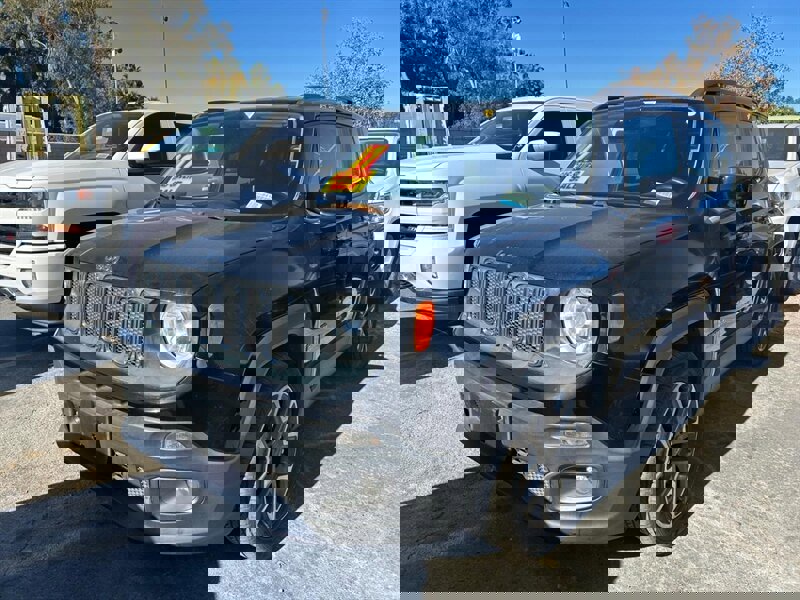 Used 2017 Jeep Renegade Latitude image 3