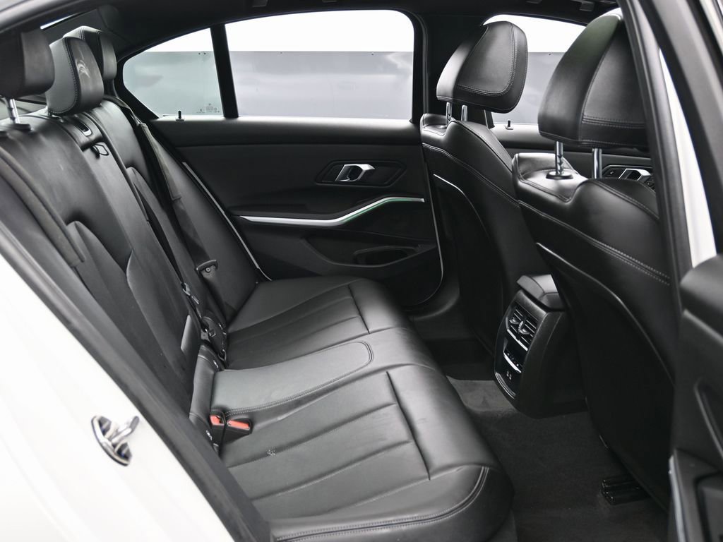 Used 2024 BMW 330i xDrive Sedan w/ Convenience Package image 32
