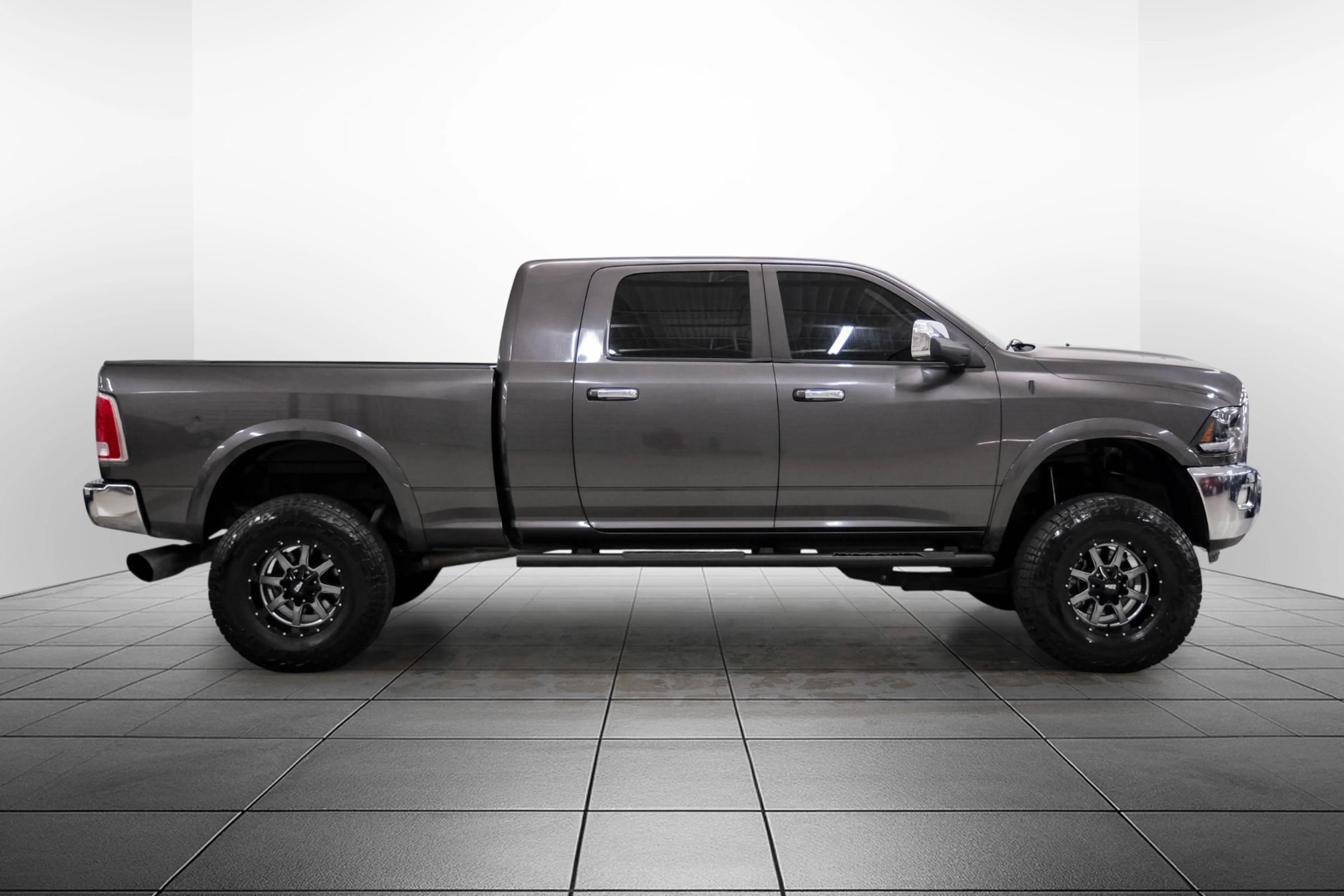Used 2015 RAM 3500 Laramie w/ Cold Weather Group AWD/4WD image 8
