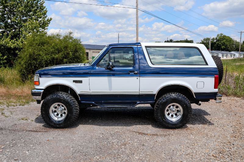 Used 1994 Ford Bronco XLT AWD/4WD image 2