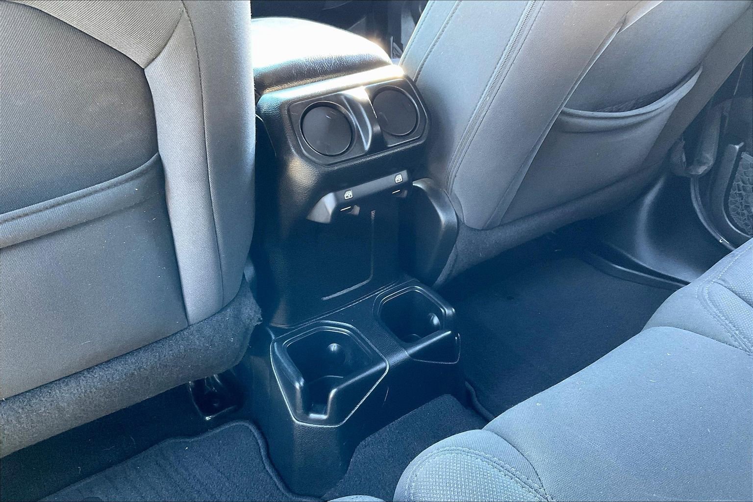 Used 2018 Jeep Wrangler Unlimited Sport S image 24