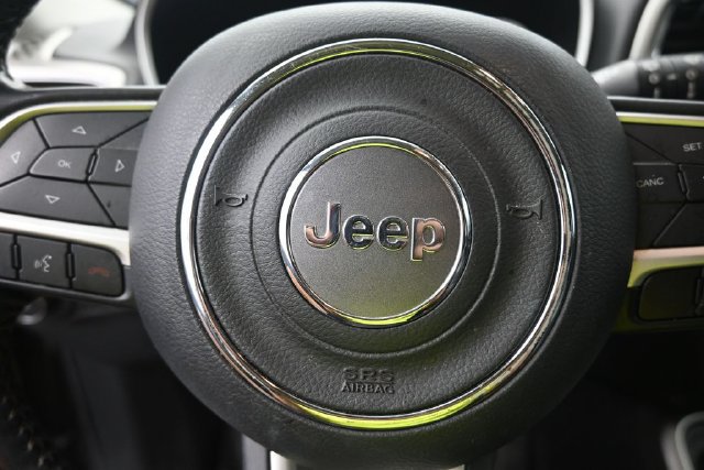 Used 2018 Jeep Compass Latitude w/ Popular Equipment Group AWD/4WD image 11