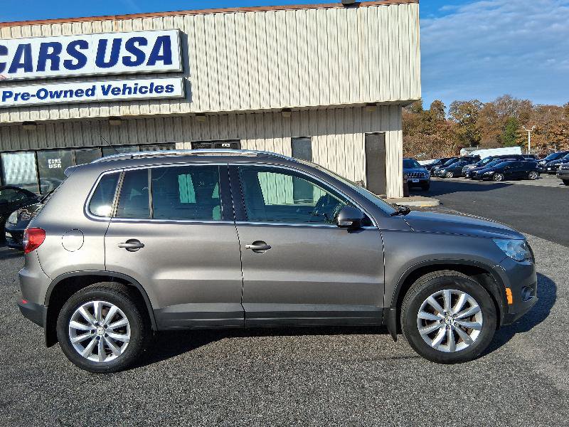 Used 2011 Volkswagen Tiguan S image 9