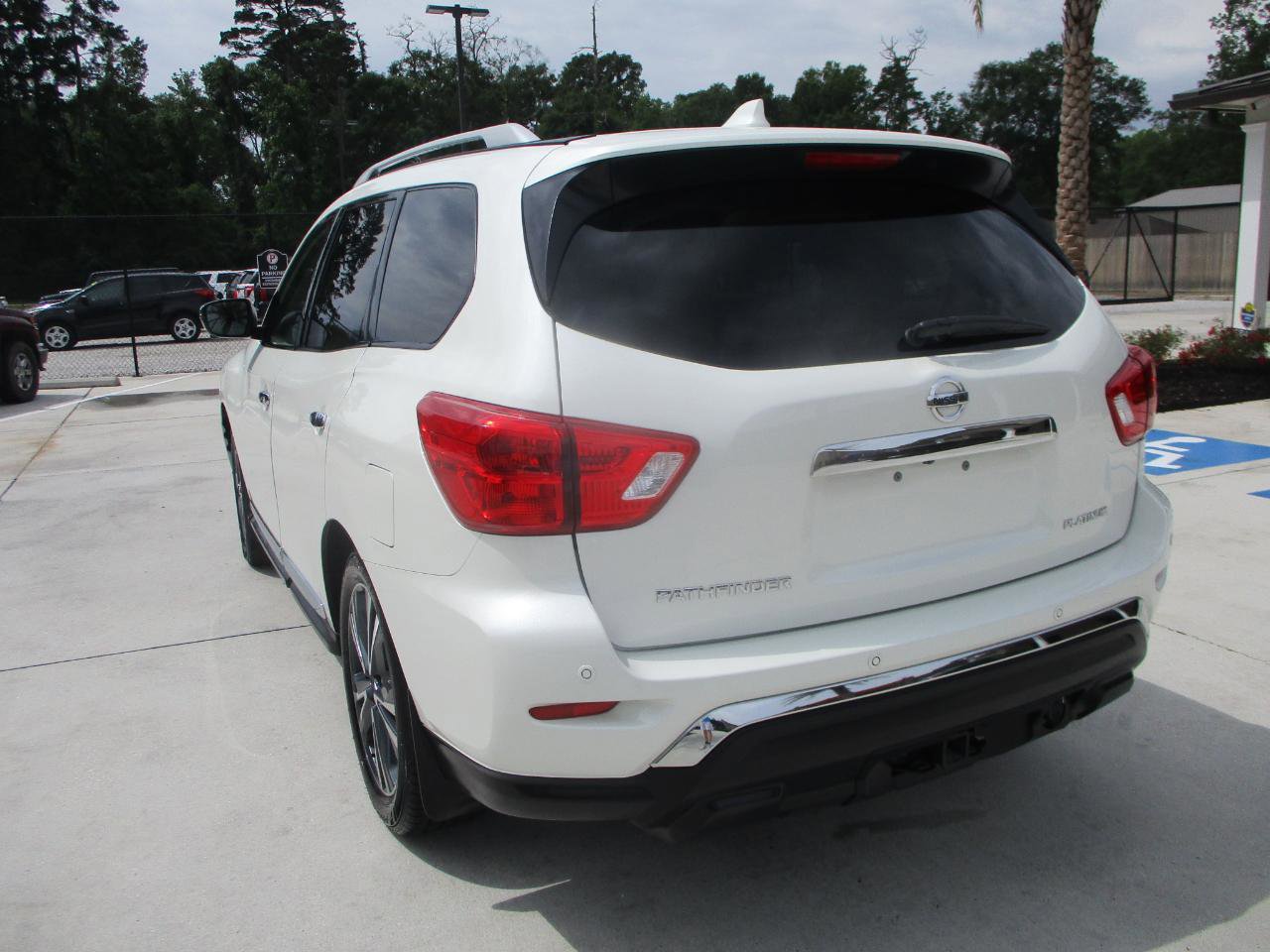Used 2019 Nissan Pathfinder Platinum FWD image 20
