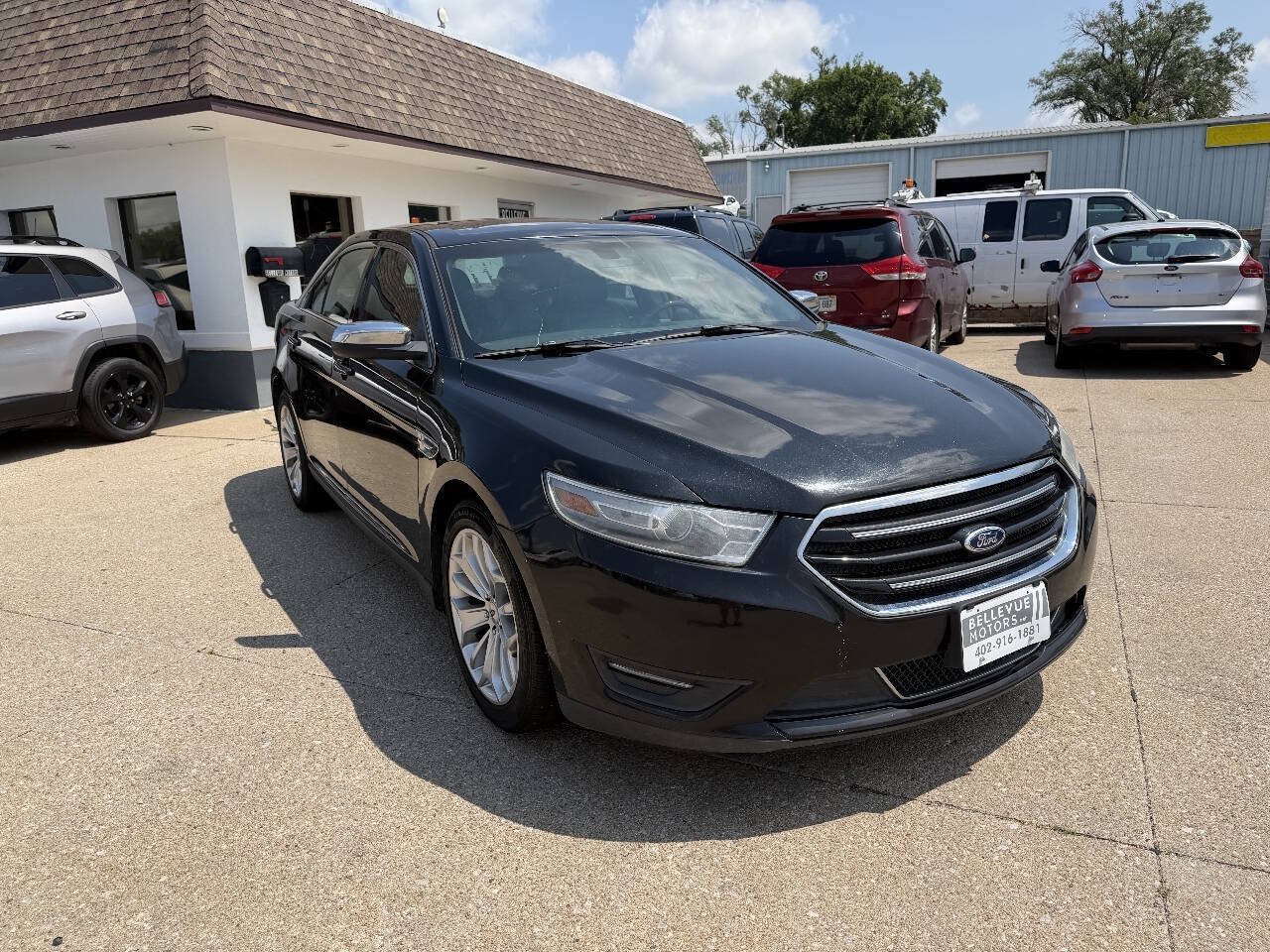 Used 2013 Ford Taurus Limited FWD image 7