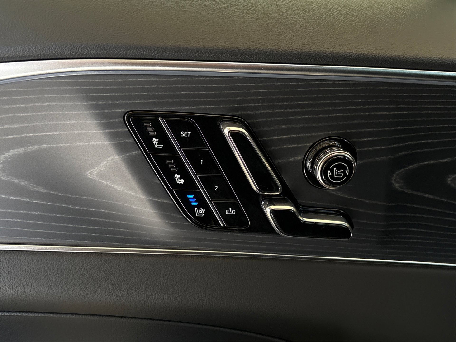 New 2026 Cadillac Lyriq Premium Luxury RWD image 30