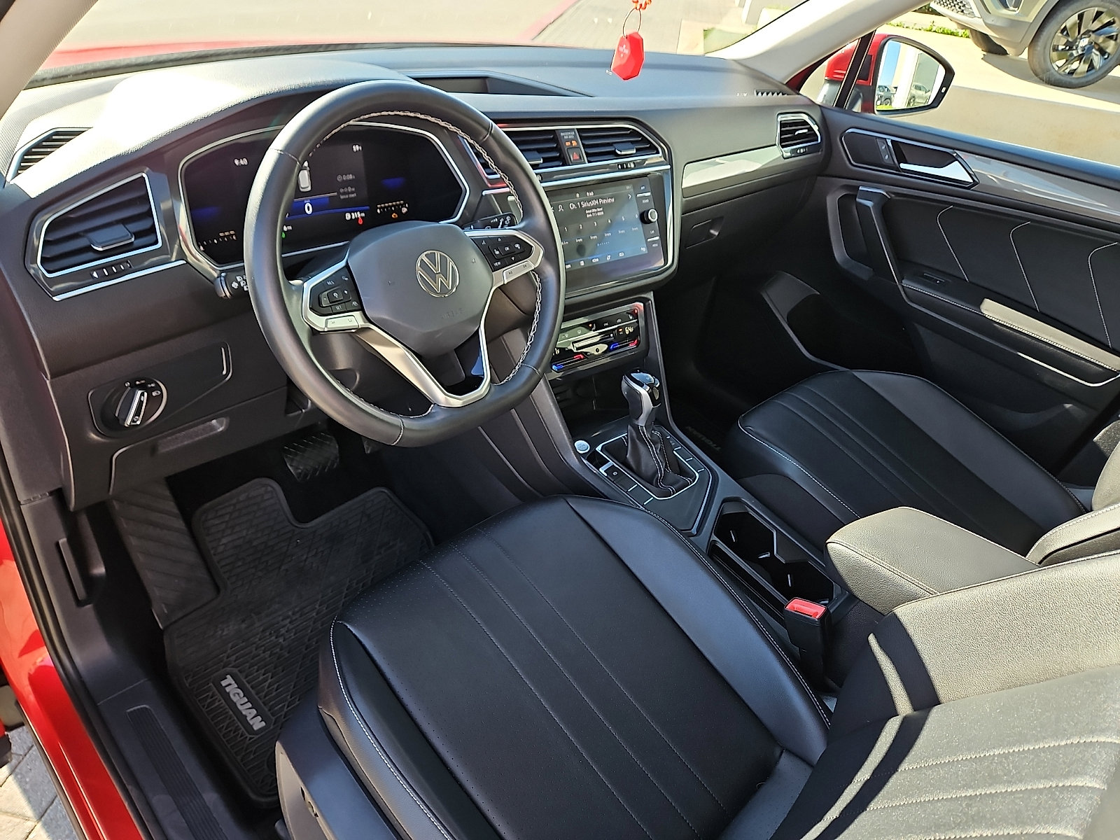 Certified 2022 Volkswagen Tiguan SE image 12