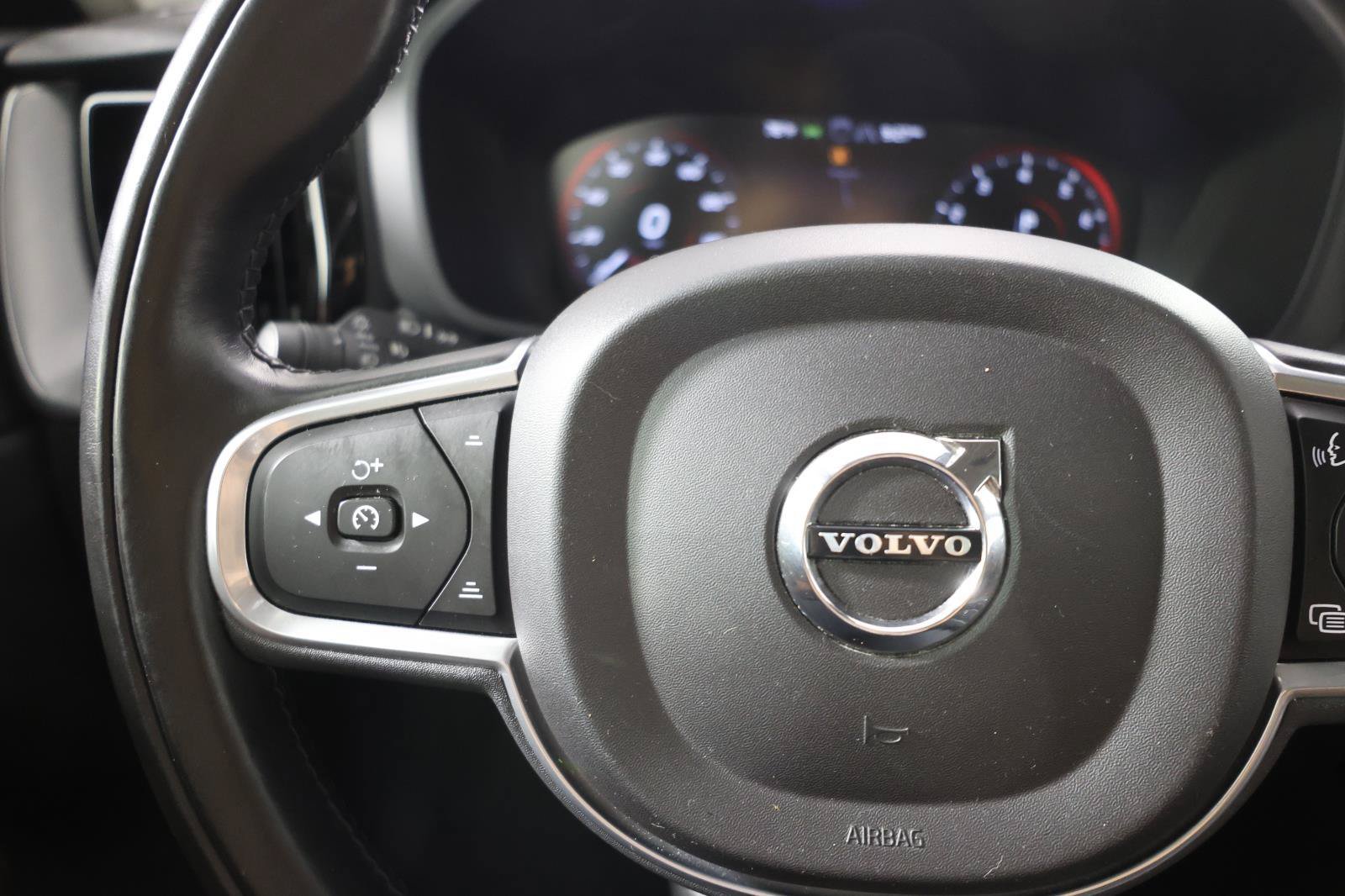 Used 2018 Volvo XC60 T5 Momentum w/ Vision Package AWD/4WD image 19
