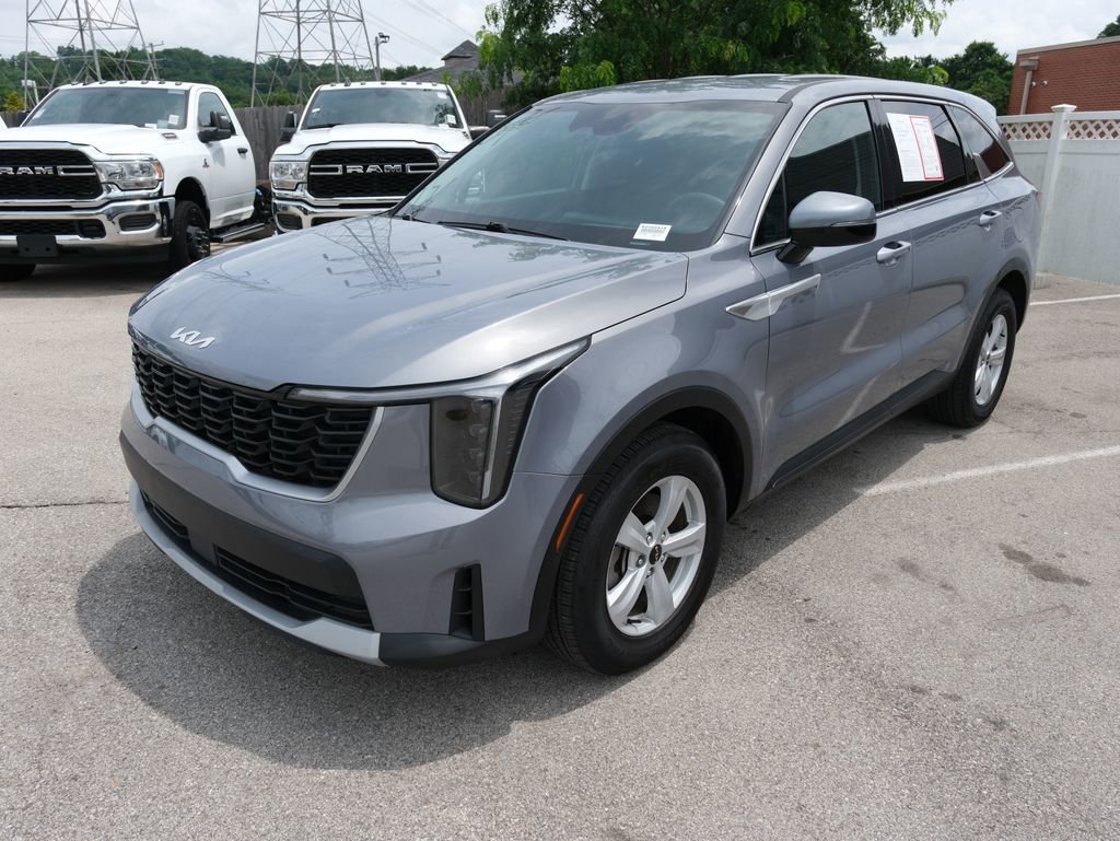 Used 2025 Kia Sorento LX FWD image 11