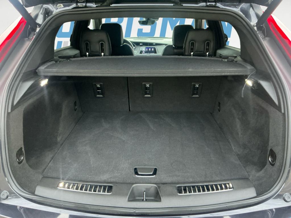 Used 2022 Cadillac XT4 Premium Luxury w/ Enhanced Visibility Package image 17