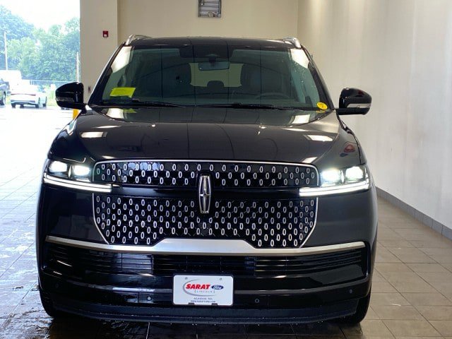 New 2027 Lincoln Navigator L Reserve AWD/4WD image 3